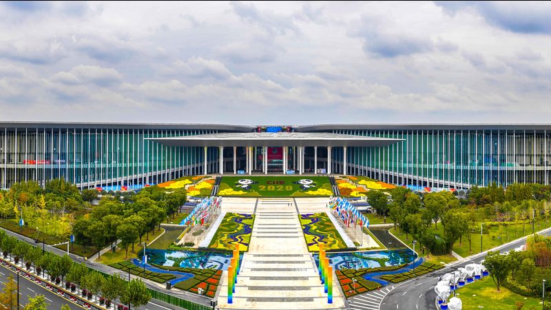 学校门口招牌材质选择：安全与美观并重**